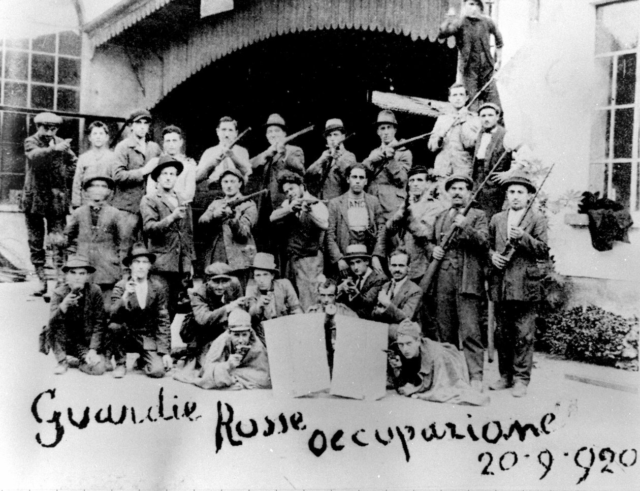 Besættelse af en fabrik af de italienske kommunister i 1920. af Italian Photographer