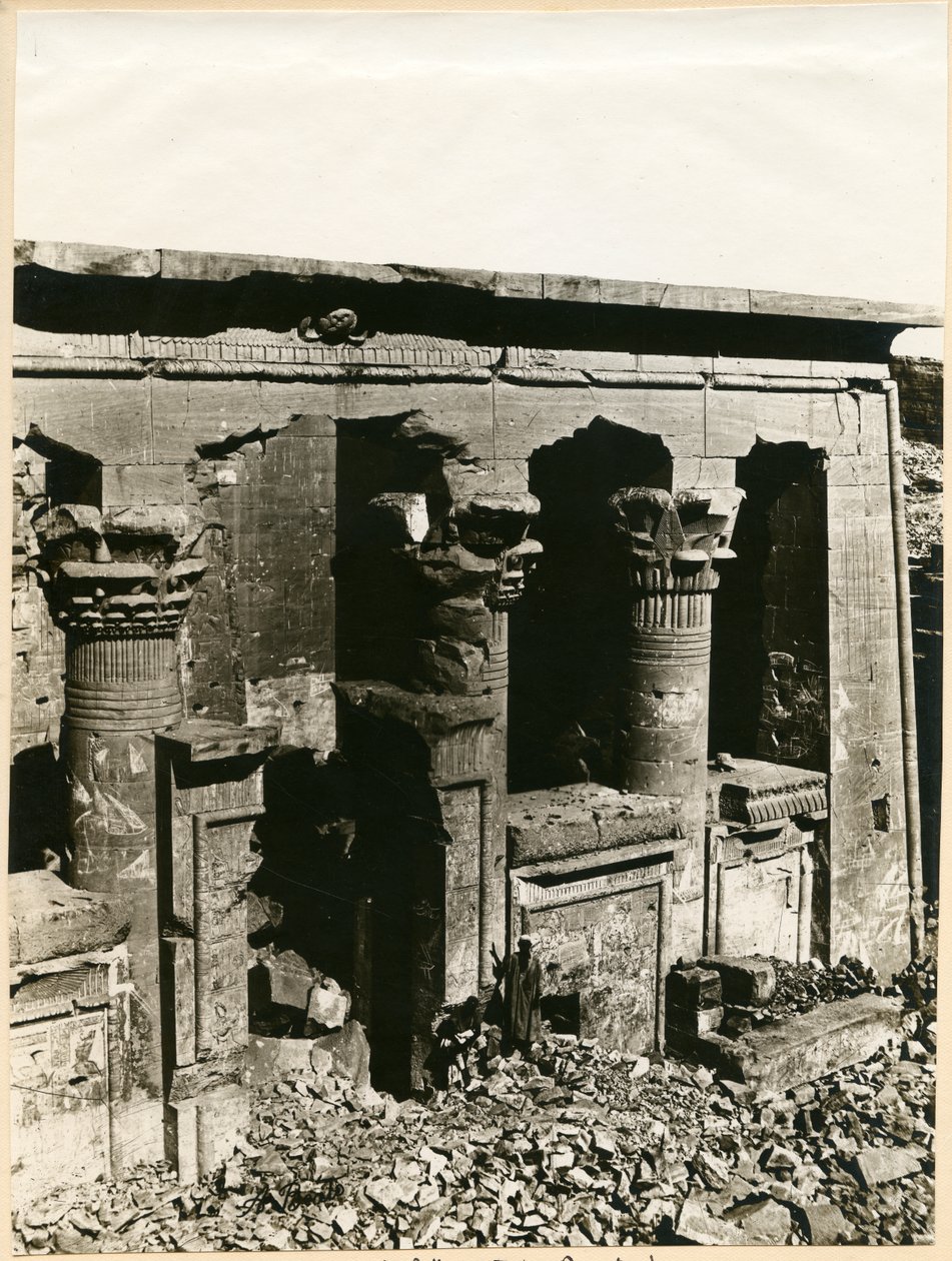 Pronaos af Temple of Mandulis, Kalabsha, Egypten, fotografi af Antonio Beato af Italian Photographer
