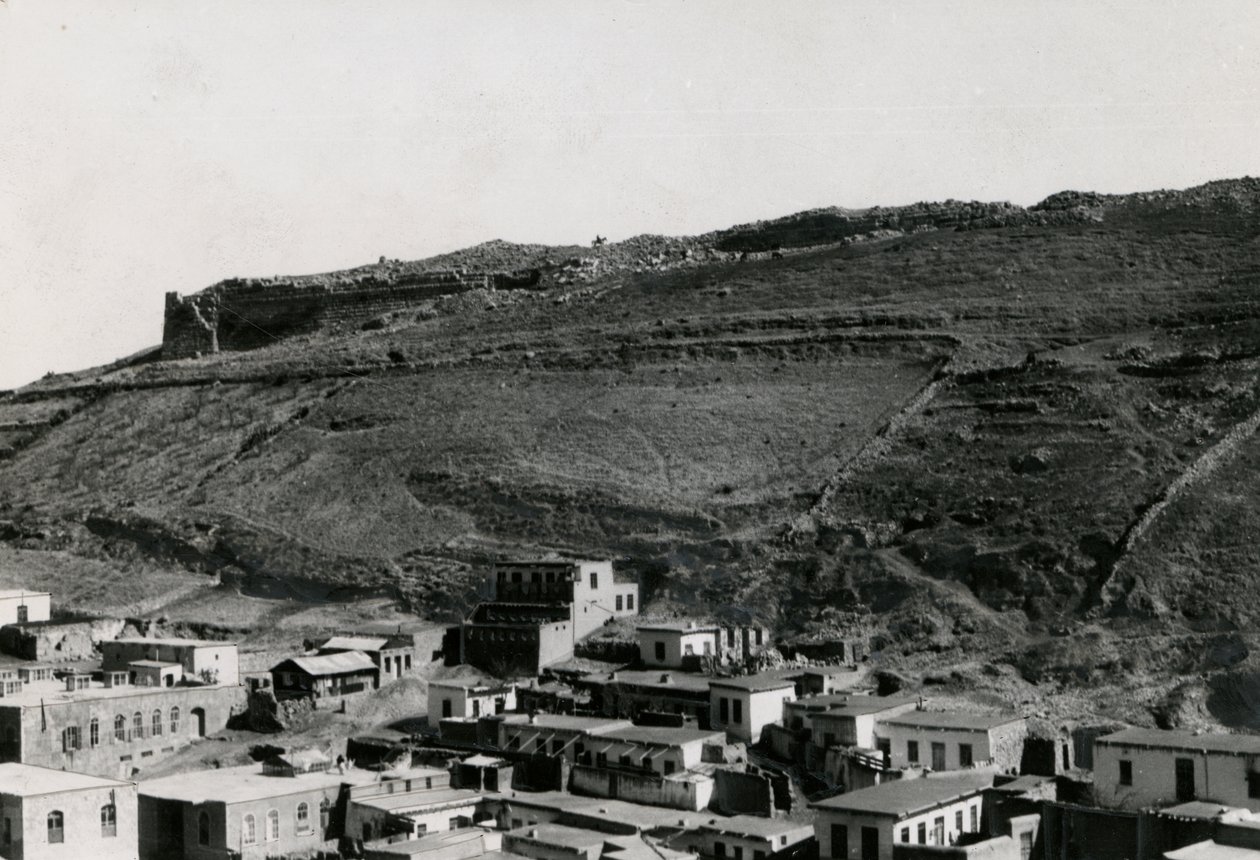 Udsigt til hellenistiske mure i det nordøstlige hjørne af Akropolis, Amman, Jordan af Italian Photographer