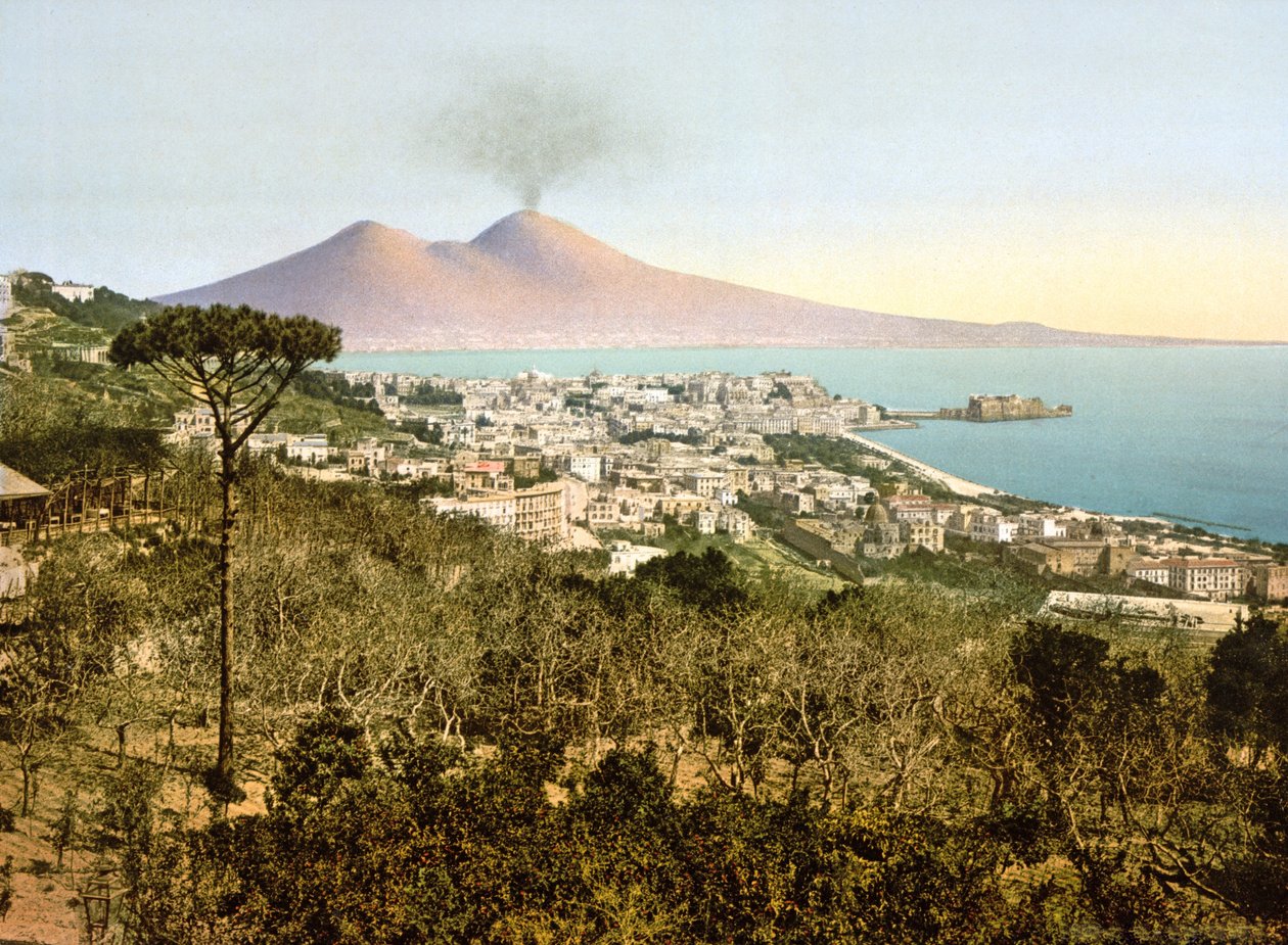 Udsigt over Vesuv på tværs af Napoli-bugten, 1890-1900 af Italian Photographer