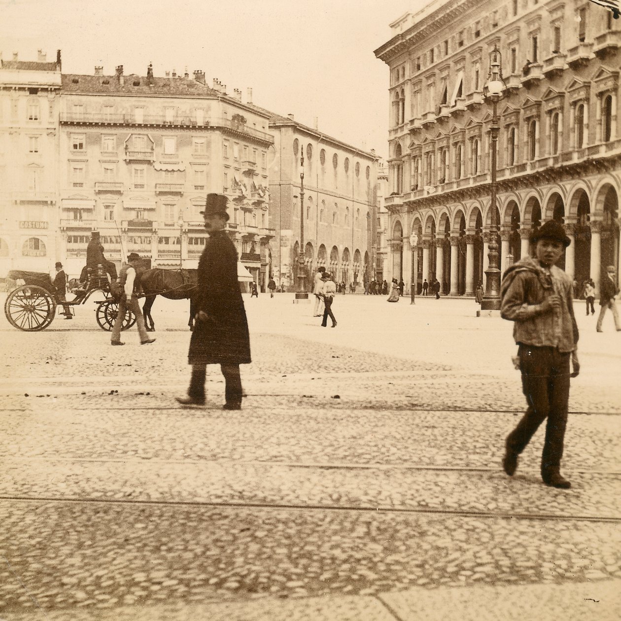 Udsigt over Piazza del Duomo, Milano, 1873 af Italian Photographer