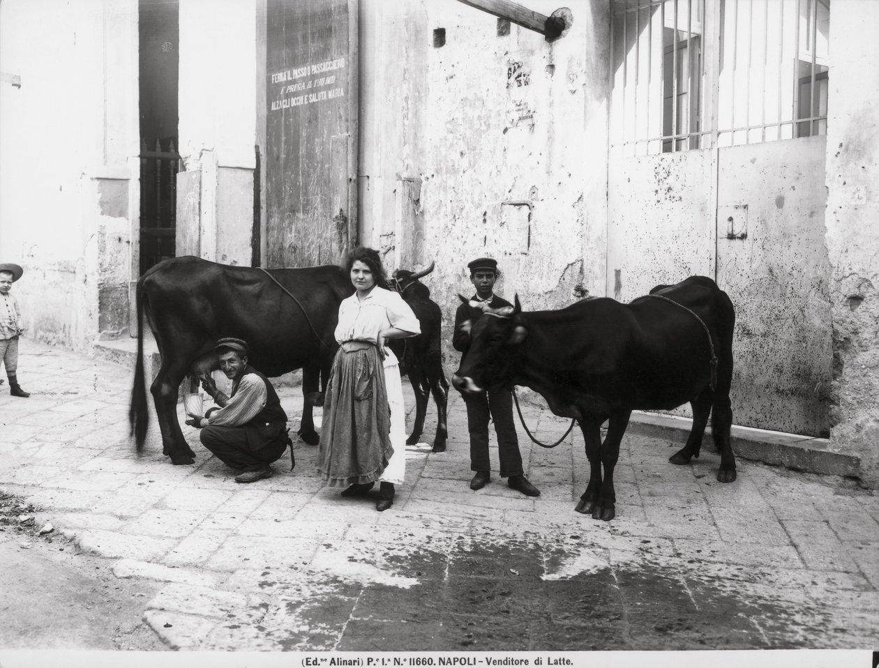 En mælkesælger, fra Life in Napoli af Italian Photographer Italian Photographer