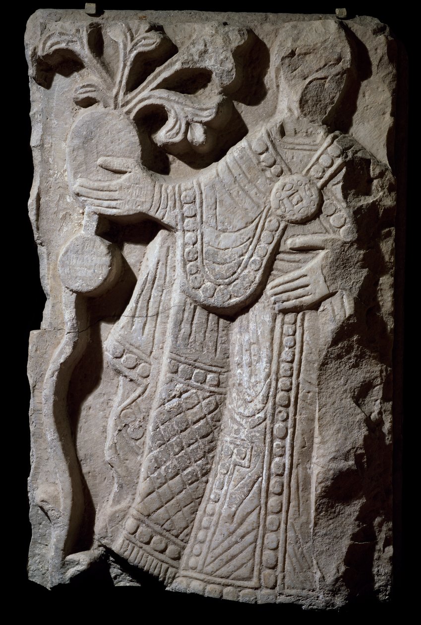 Figur af biskop, fragment fra gruppe af dåbsprocession, basrelief af marmor, Italien af Italian School