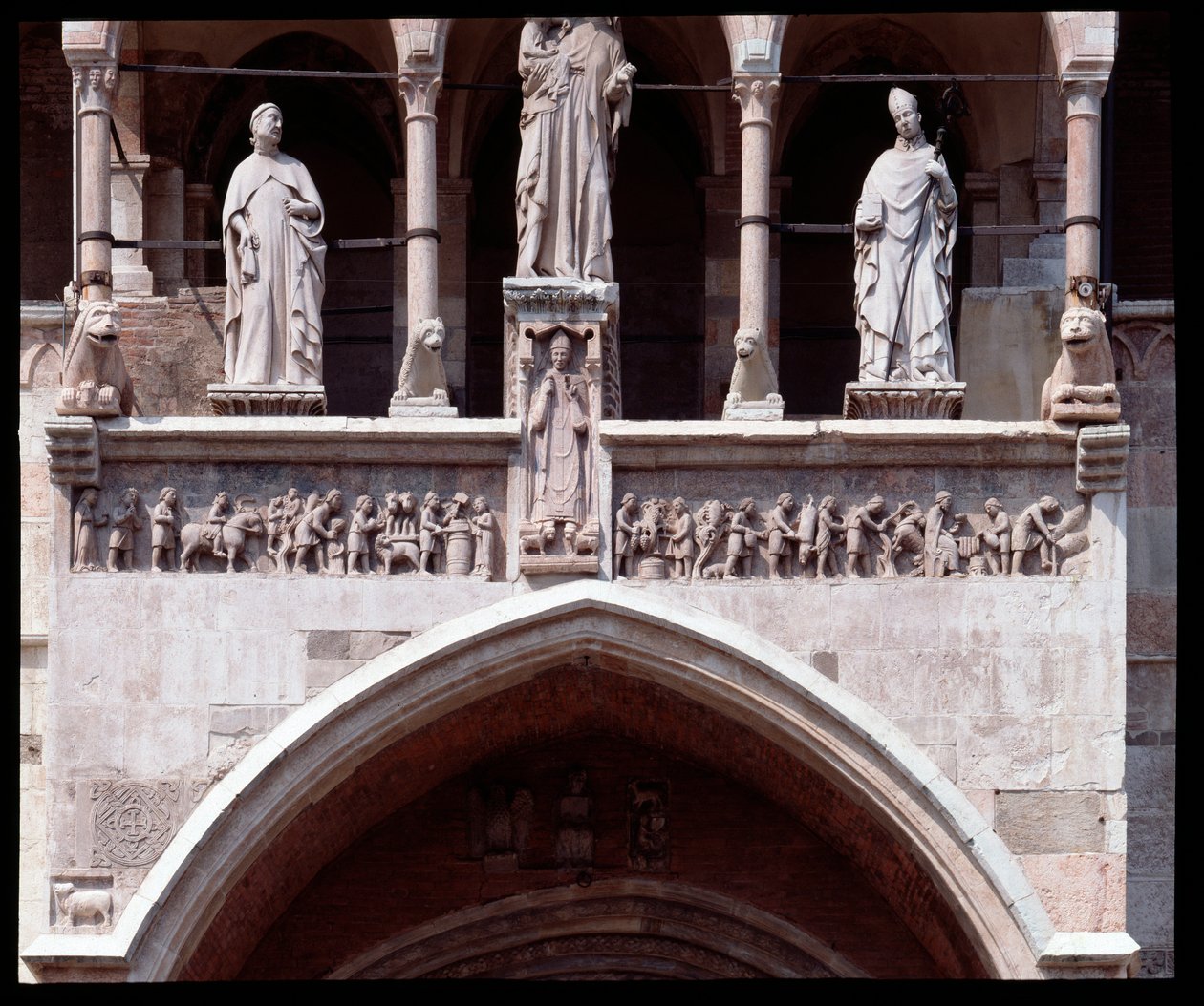 Frise af månedernes hovedindgang (skulptur af Italian School