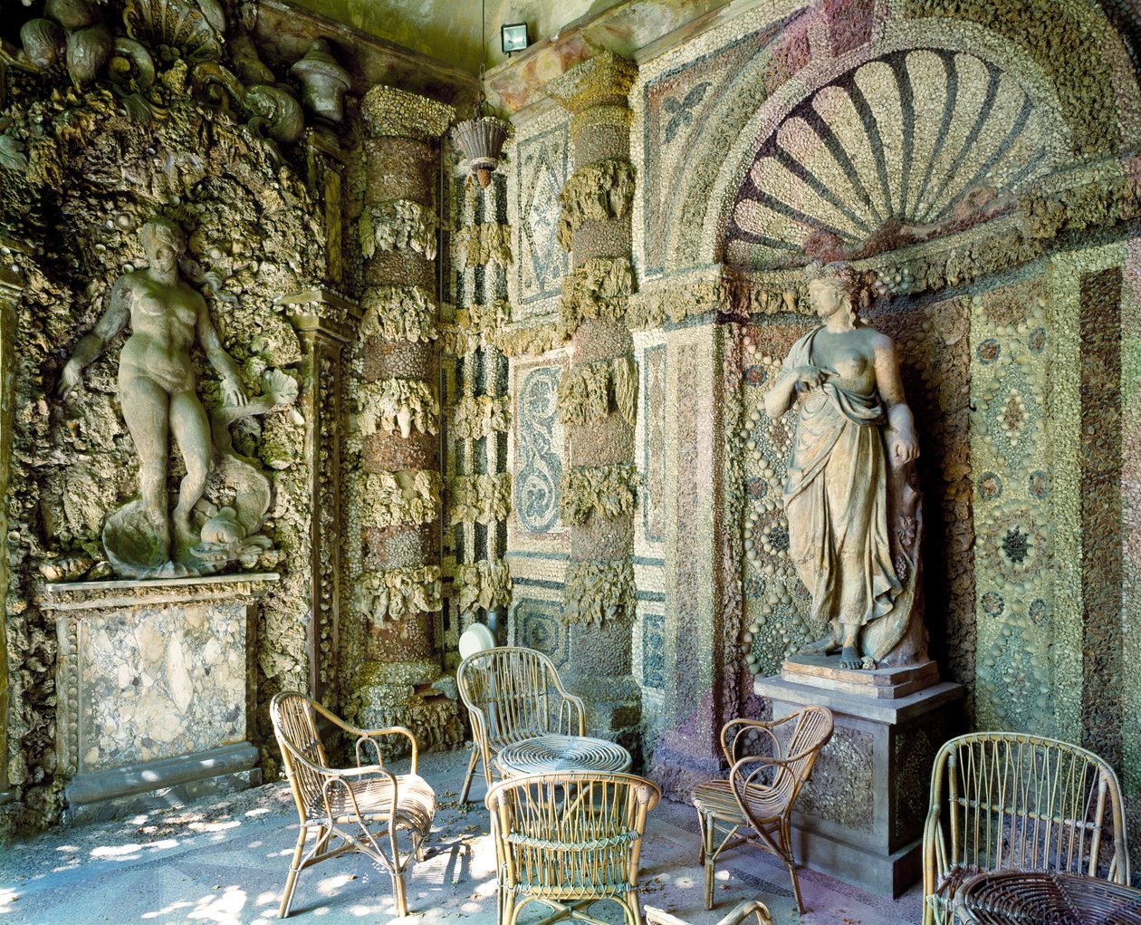 Interiør af grotten, af Villa la Pietra af Italian School