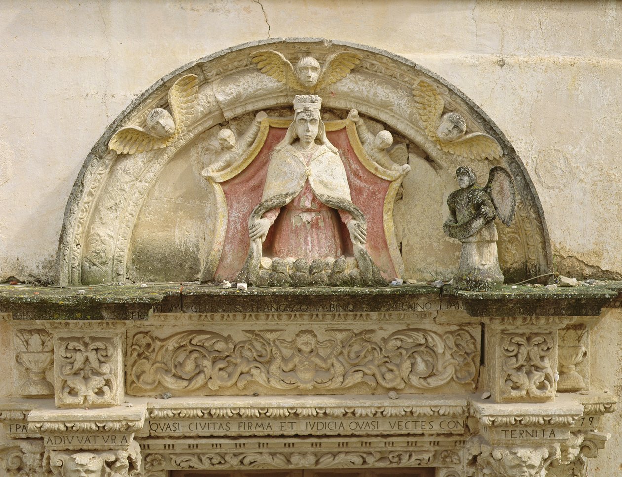 Madonna of the Misericordia, detalje af portallunetten (sten) af Italian School