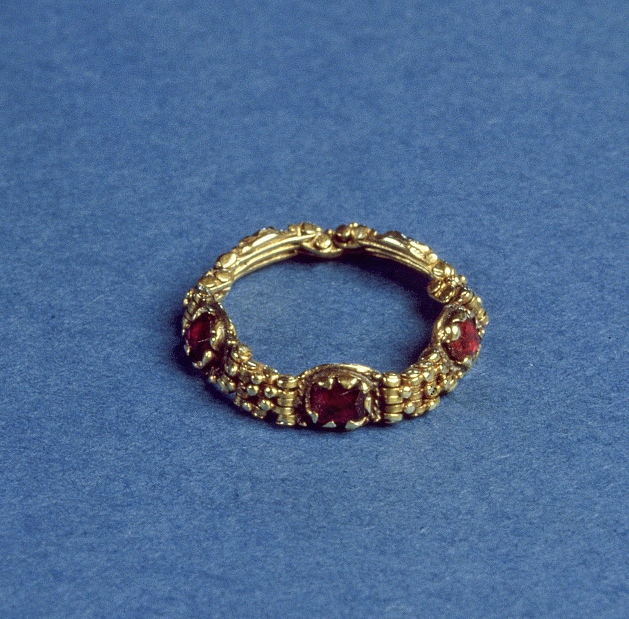 Mary of Modenas vielsesring, 1674 (guld og rubin) af Italian School