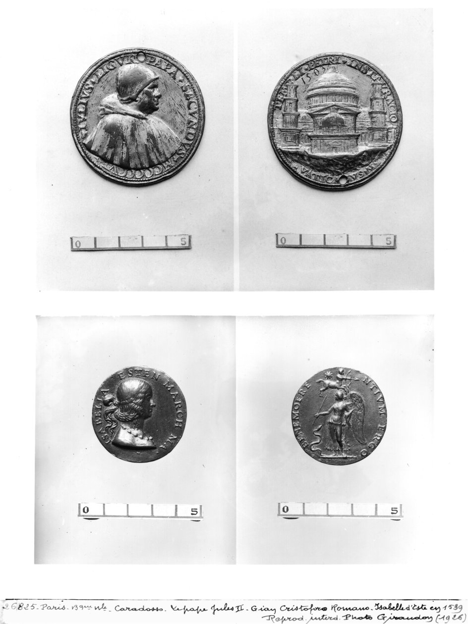 Medaljer forestillende pave Julius II (1443-1513) med St. Peters af Caradosso og Isabella dEste (1474-1539) af Gian Cristoforo Romano (1465-1512) (metal) af Italian School