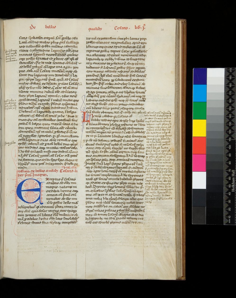 Fru 342. Cæsar, Opera, f.38r. Initial [E] i blåt med penneblomstret dekoration i rødt af Italian School