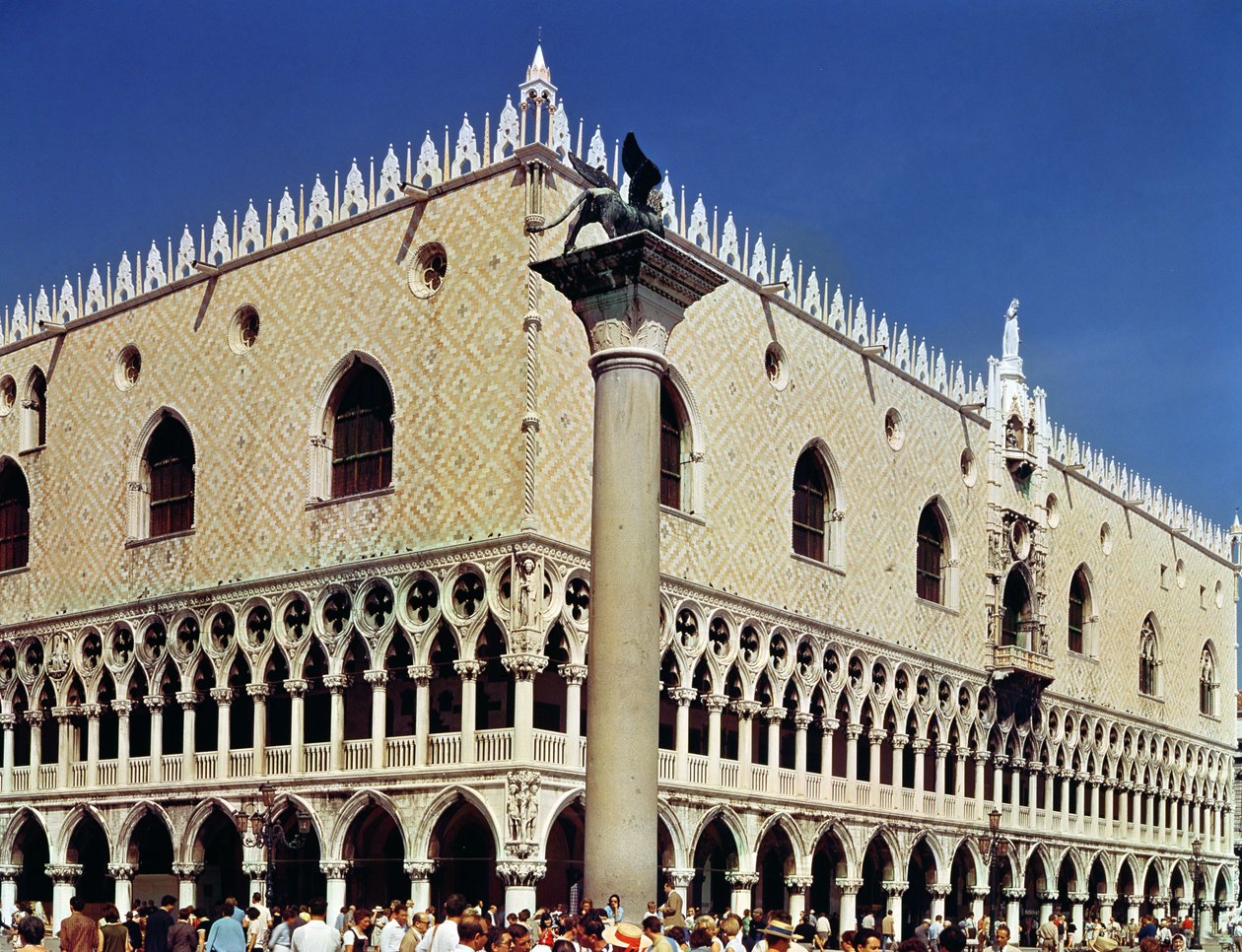 Palazzo Ducale, påbegyndt c.1340 af Italian School