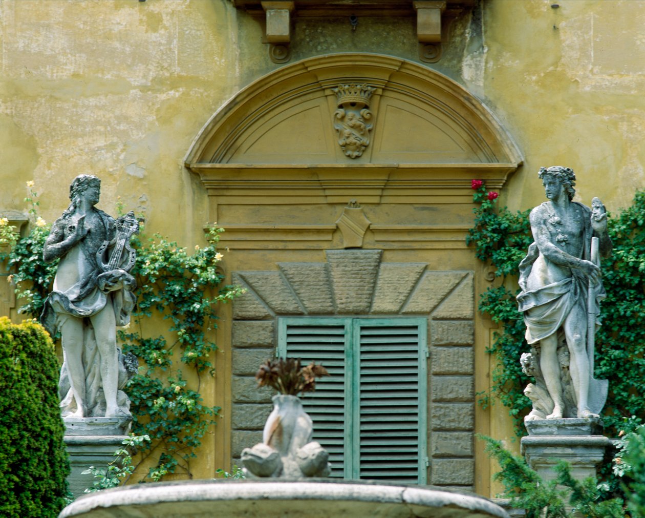 Sydfacade af Villa la Pietra af Italian School