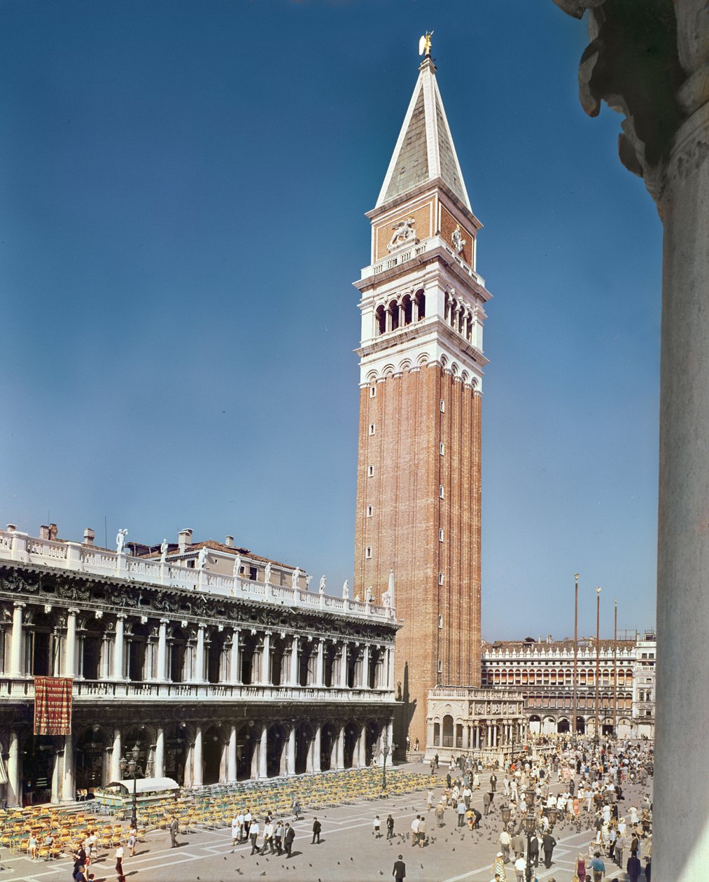 Libreria Sansoviniana og campanile af Italian School