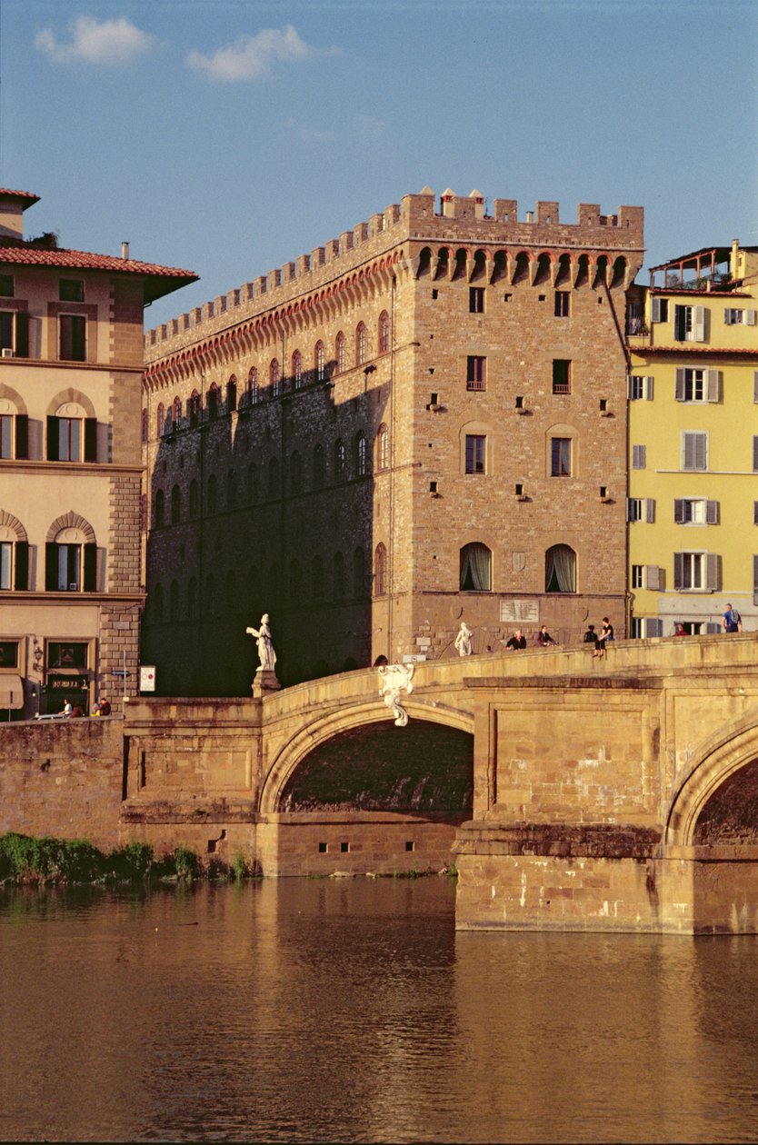 Udsigt over Museo Ferragamo og Ponte Santa Trinita af Italian School