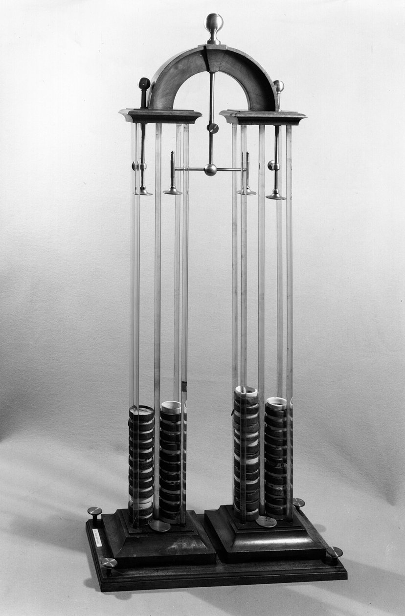 Voltaisk bunke (batteri) lavet til fysikeren Jacques Alexandre Charles (1746-1823) af Alessandro Volta (1745-1827) 1800 (metal og glas) af Italian School