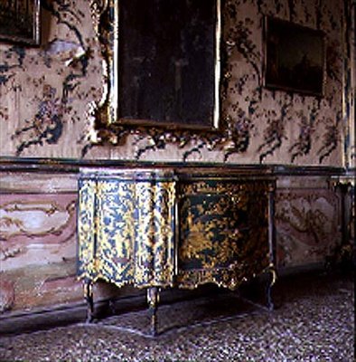 Kommode fra Palazzo Calbo Crotta, Venedig (lak) af Italian School Italian School