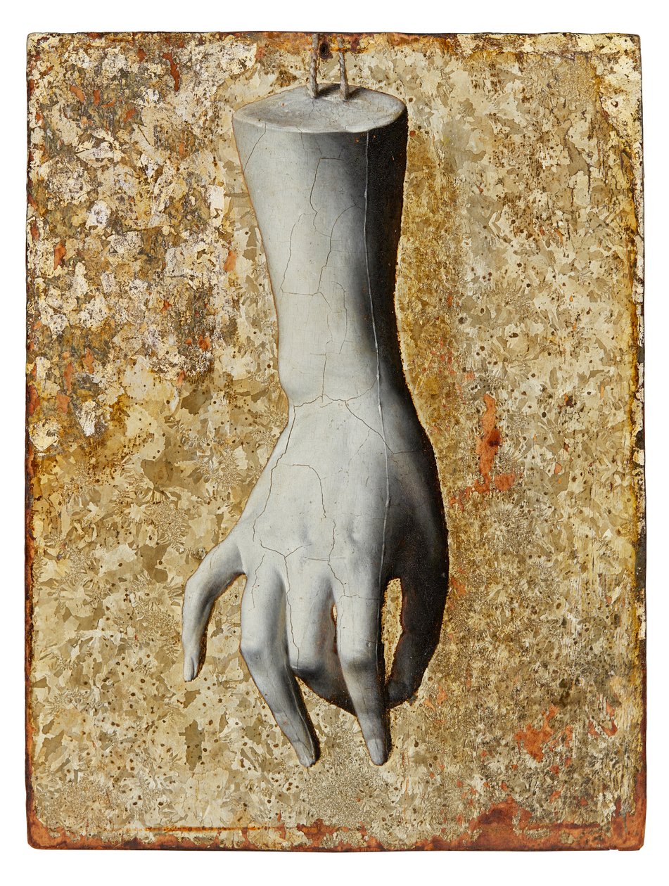 Stilleben af en fin skulptureret kvindehånd (olie på panel) af Italian School
