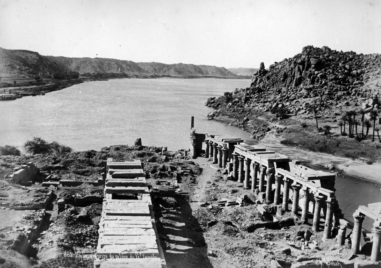 Philae, taget fra det store tempels pylon, ca. 1880 af J. Pascal Sebah