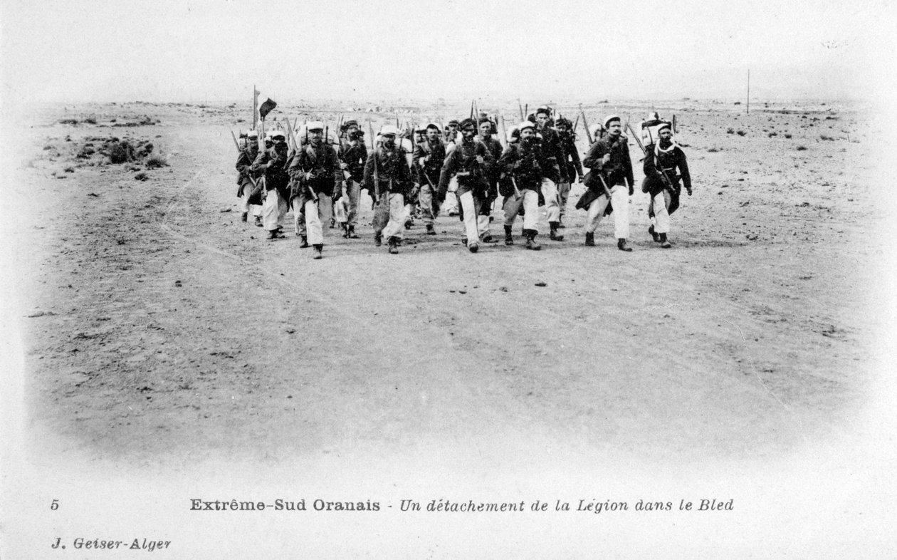 En afdeling af den franske fremmedlegion i Sahara-ørkenen, Algeriet, c1905 af J. Geiser