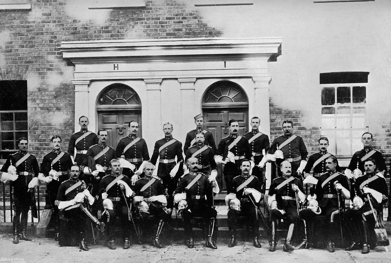 Officererne fra 1st Royal Dragoons, Island Bridge Barracks, Dublin, Irland, 1896. af J. Robinson and Son