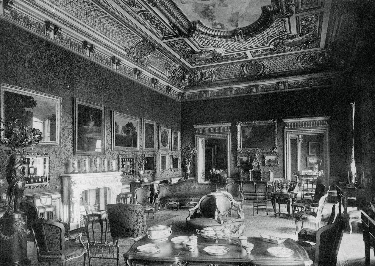 The drawing-room, Montagu House, 1908.dani af J Russell and Sons