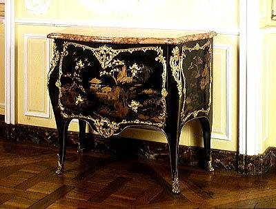 Louis XV stil kommode, 1723-74 (lakeret træ) af Jacques Dubois