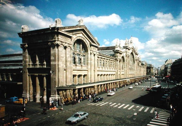 Udsigt over facaden på Gare du Nord, bygget i 1861-63 af Jacques Ignace Hittorff