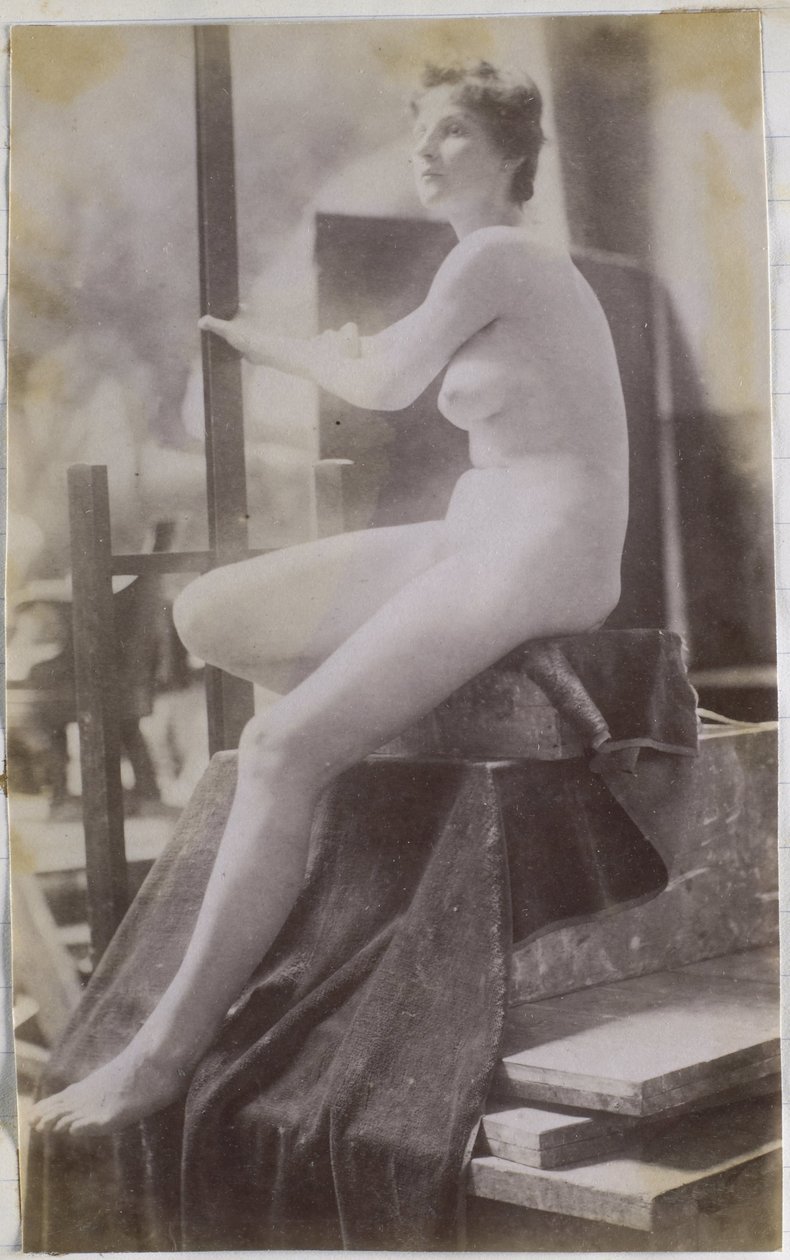 Studie af en kvindelig nøgenmodel, siddende på podiet og set fra siden, i Jacques de Lalaings studie, forstudie til Fernand Scribes begravelsesmonument på Gent kirkegård af Jacques Lalaing (attributed to)