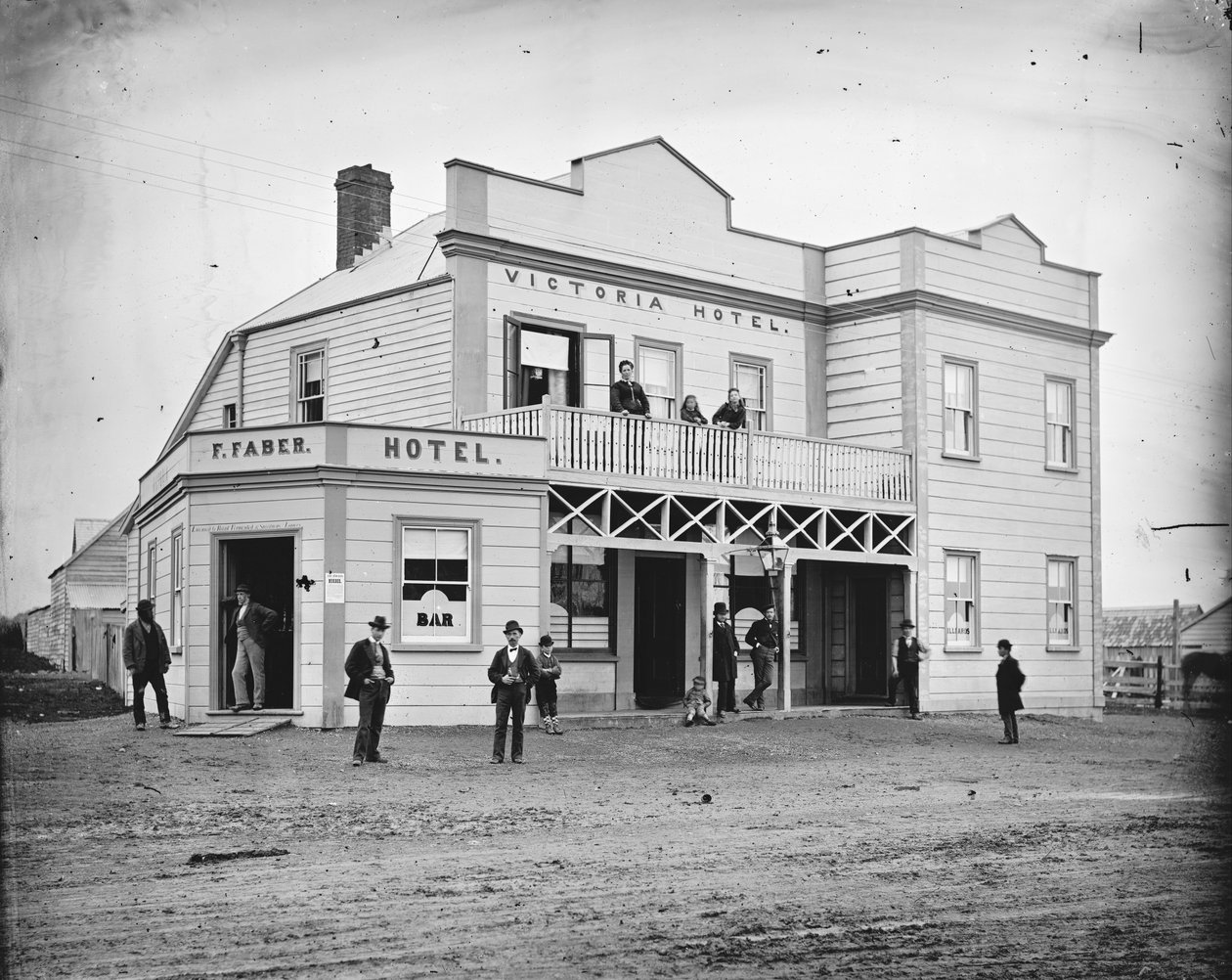 Victoria Hotel af James Bragge