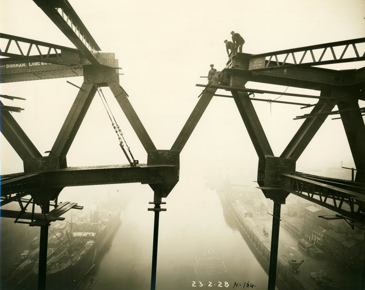 Tyne Bridge under opførelse, 23. februar 1928 af James Geddie
