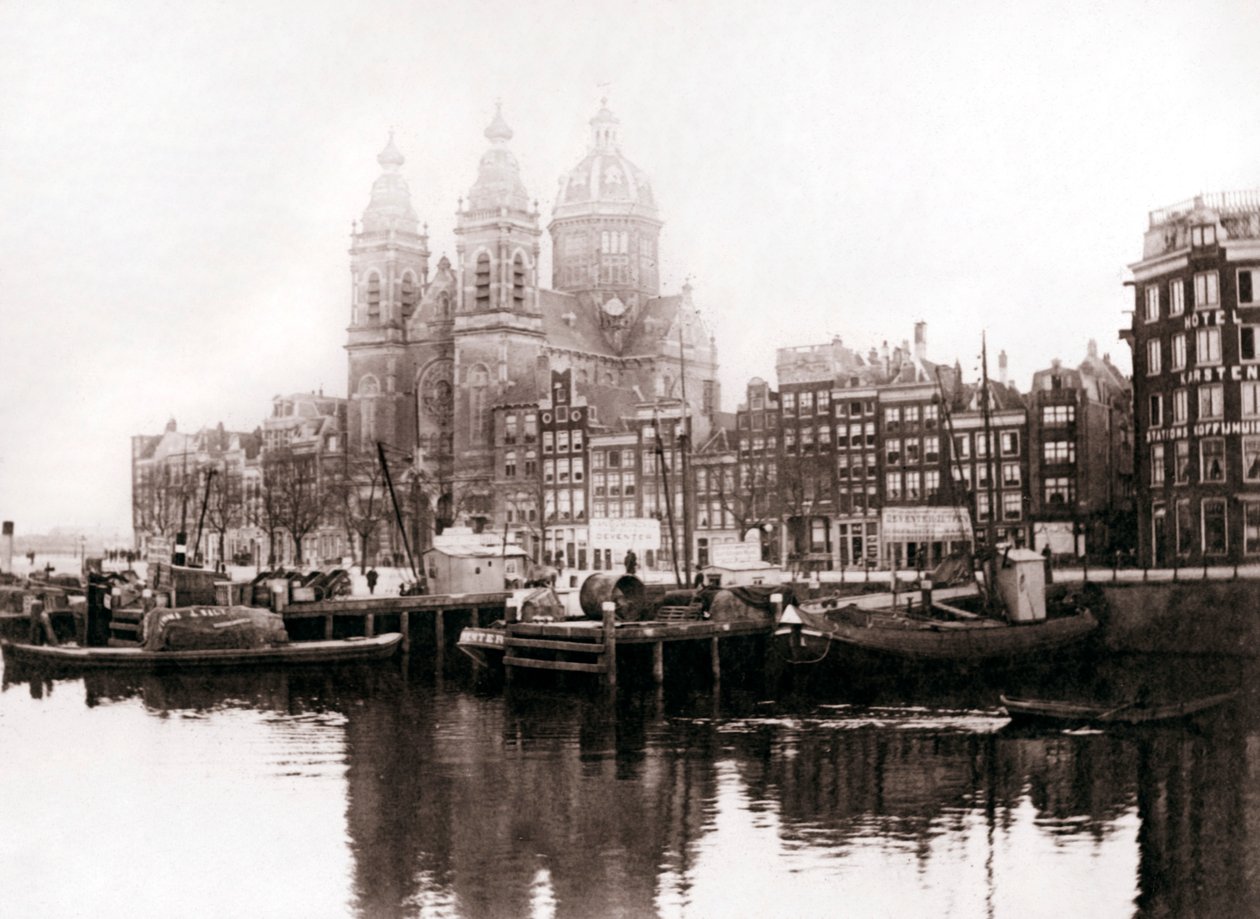 St Nicholas Kirke inden for murene, Amsterdam, 1898. af James Batkin