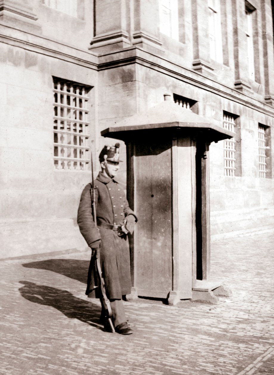 Garde, Bruxelles, 1898. af James Batkin
