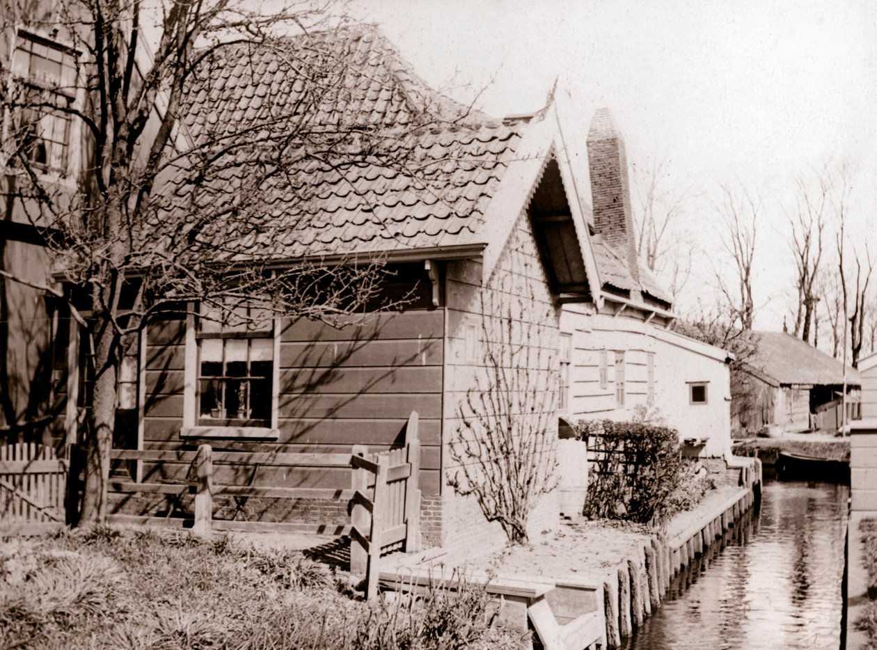 Hus ved en kanalbred, Broek, Holland, 1898. af James Batkin