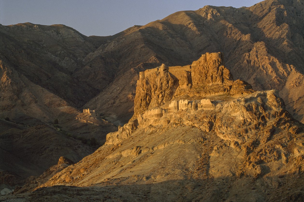 En fæstningsruin, der engang blev brugt af Assassinerne, en ekstremistisk sekt. Nær Semnan i det nordlige Iran. af James L Stanfield