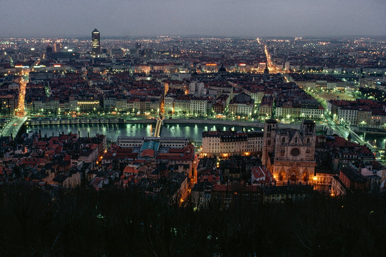 Udsigt over Lyon mellem Pont de la Feuillite og Pont Bonaparte ved totiden.... af James L Stanfield