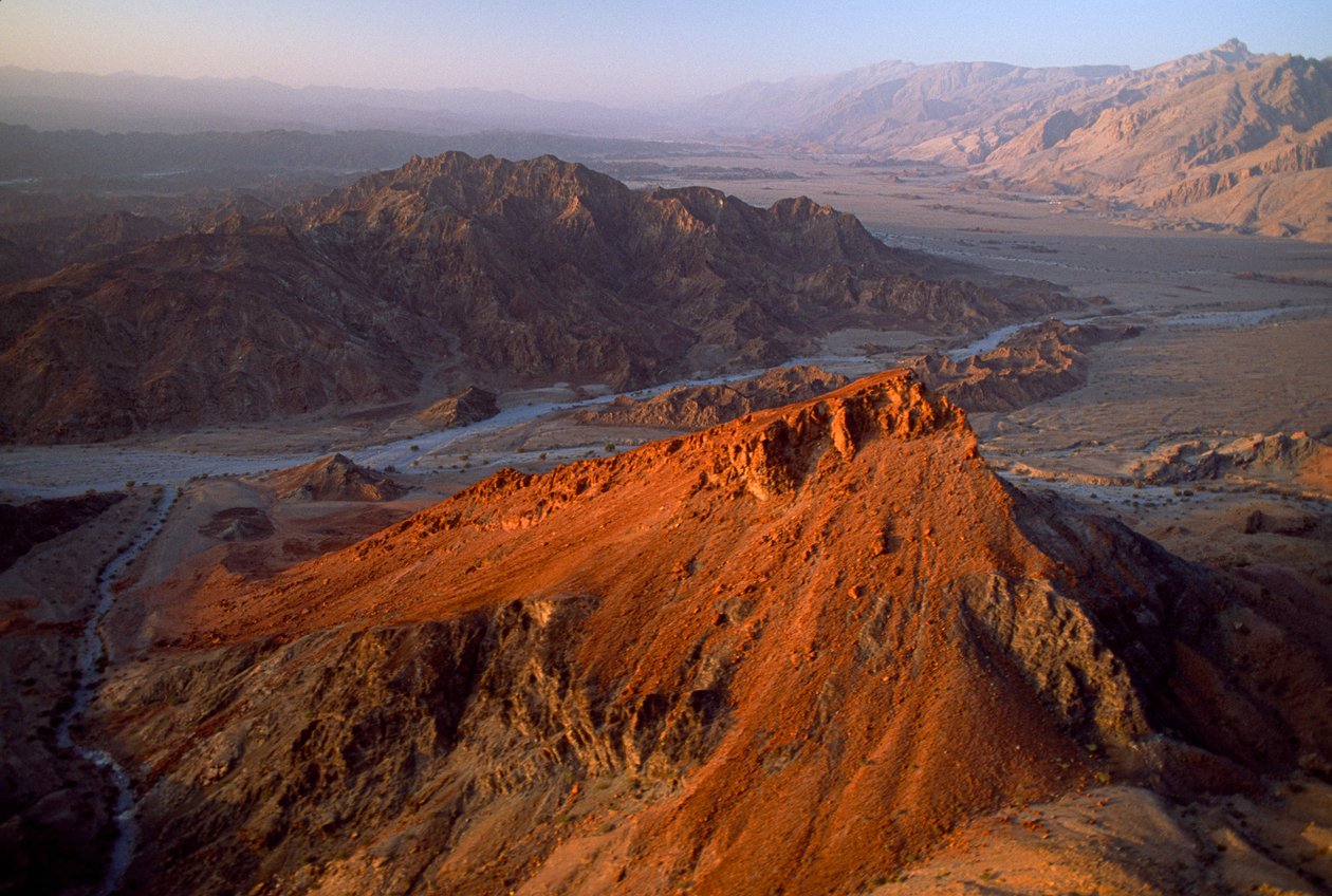 Al Jabal al Akhdar-området, Nakhl til Jabal ash Sham, Oman. Udsigt fra luften. OMAN, DEN ARABISKE HALVØ. af James L Stanfield