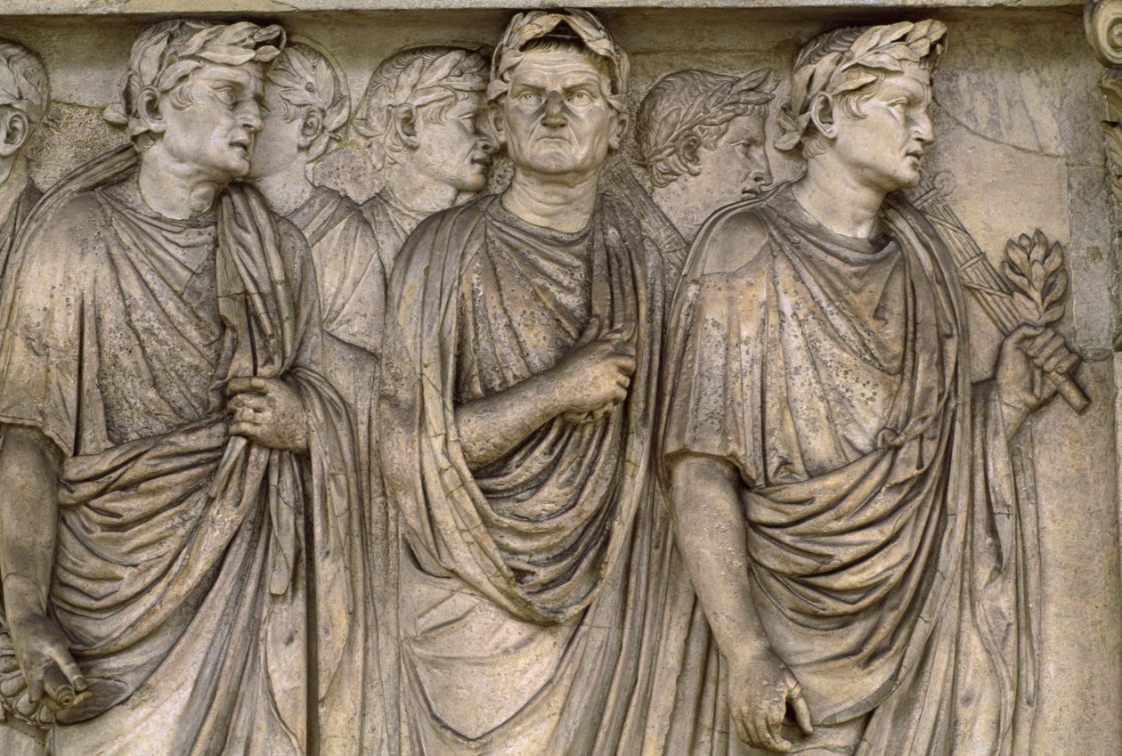 Ara Pacis Augustae, et fritstående alter med en gruppe enker, magistrater, præster... af James L Stanfield