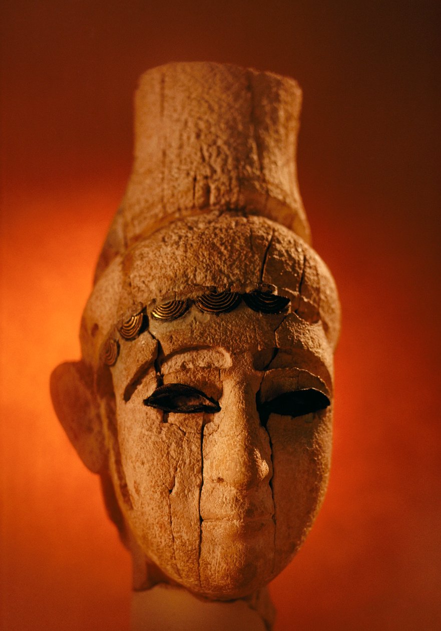 Denne ugaritiske skulptur er et potræthoved, men køn og klasse er ukendt. Damaskus, Syrien. af James L Stanfield