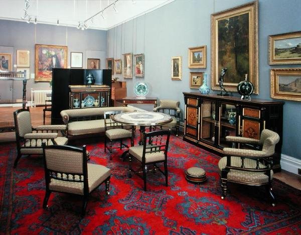 Suite bestående af et skab, et midterbord, en sofa, et par sidestole, et par lænestole, en plejestol, en lænestol og et kortbord, 1880