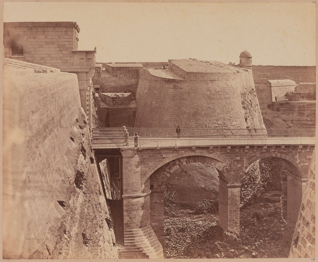 Bro ved Porta Reale, Malta, omkring 1856 af James Robertson