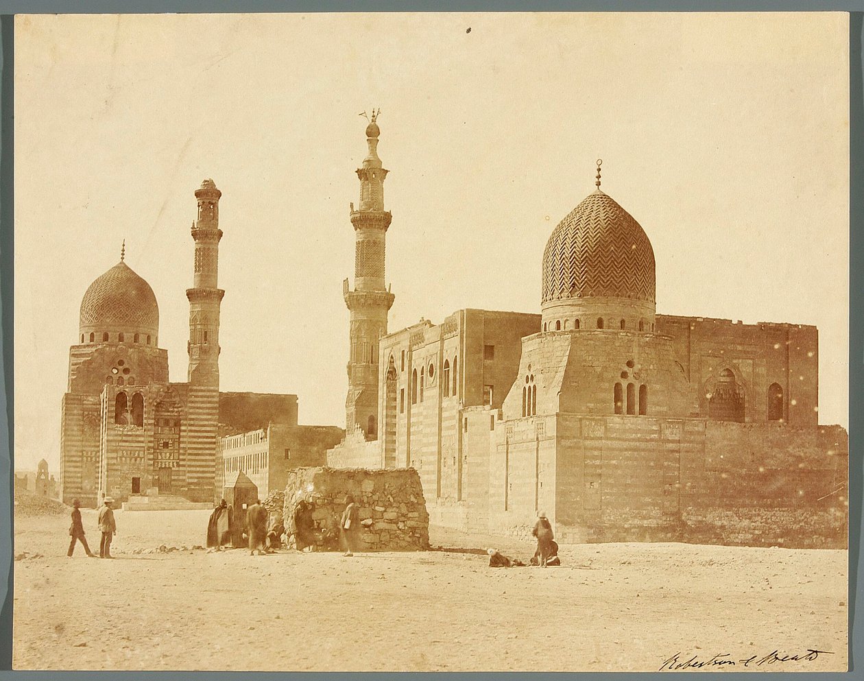 Egypten. Kairo. To religiøse gravkomplekser i den nordlige nekropol: den mamlukkiske sultan Inals, midten af 15. århundrede [til højre], og den mamlukkiske emir Kurkumas
