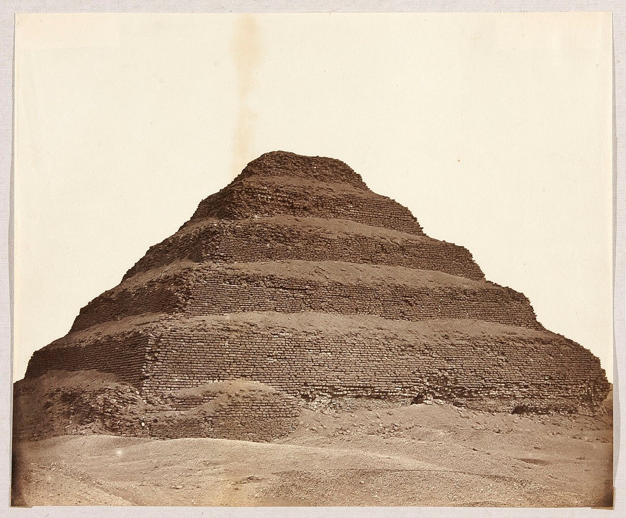 Egypten. Saqqara. Djosers trinpyramide af James Robertson
