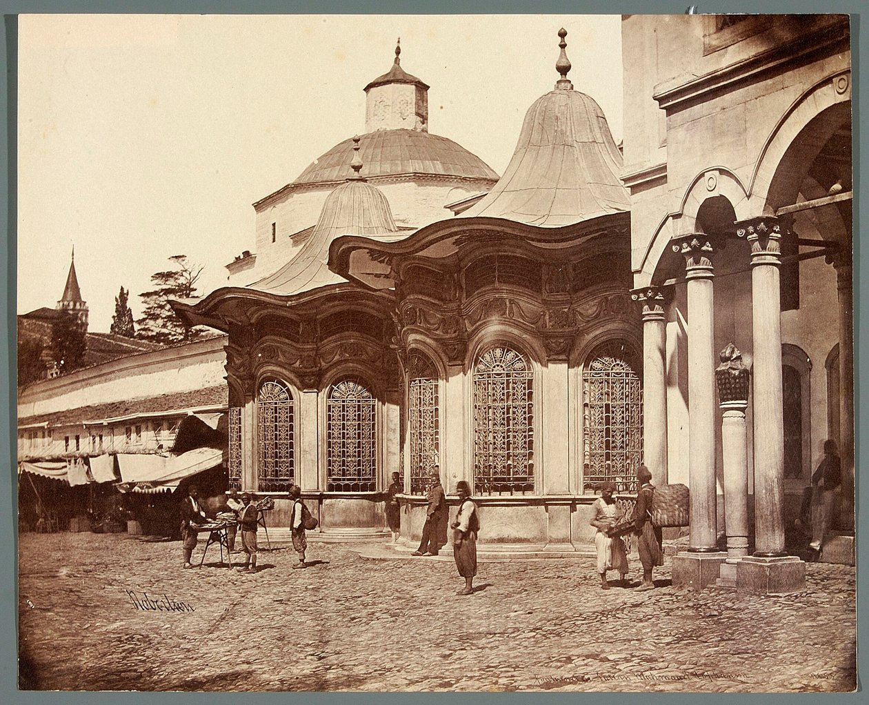 "Fontaine de Sultan Mahmoud. Tophanna" [Istanbul. Sultan Mahmuds springvand i Tophane] af James Robertson