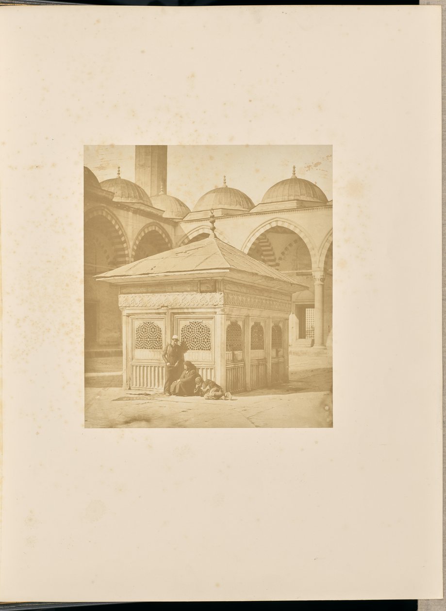 [Springvand i Sülemaniye-moskéens gårdsplads]. af James Robertson