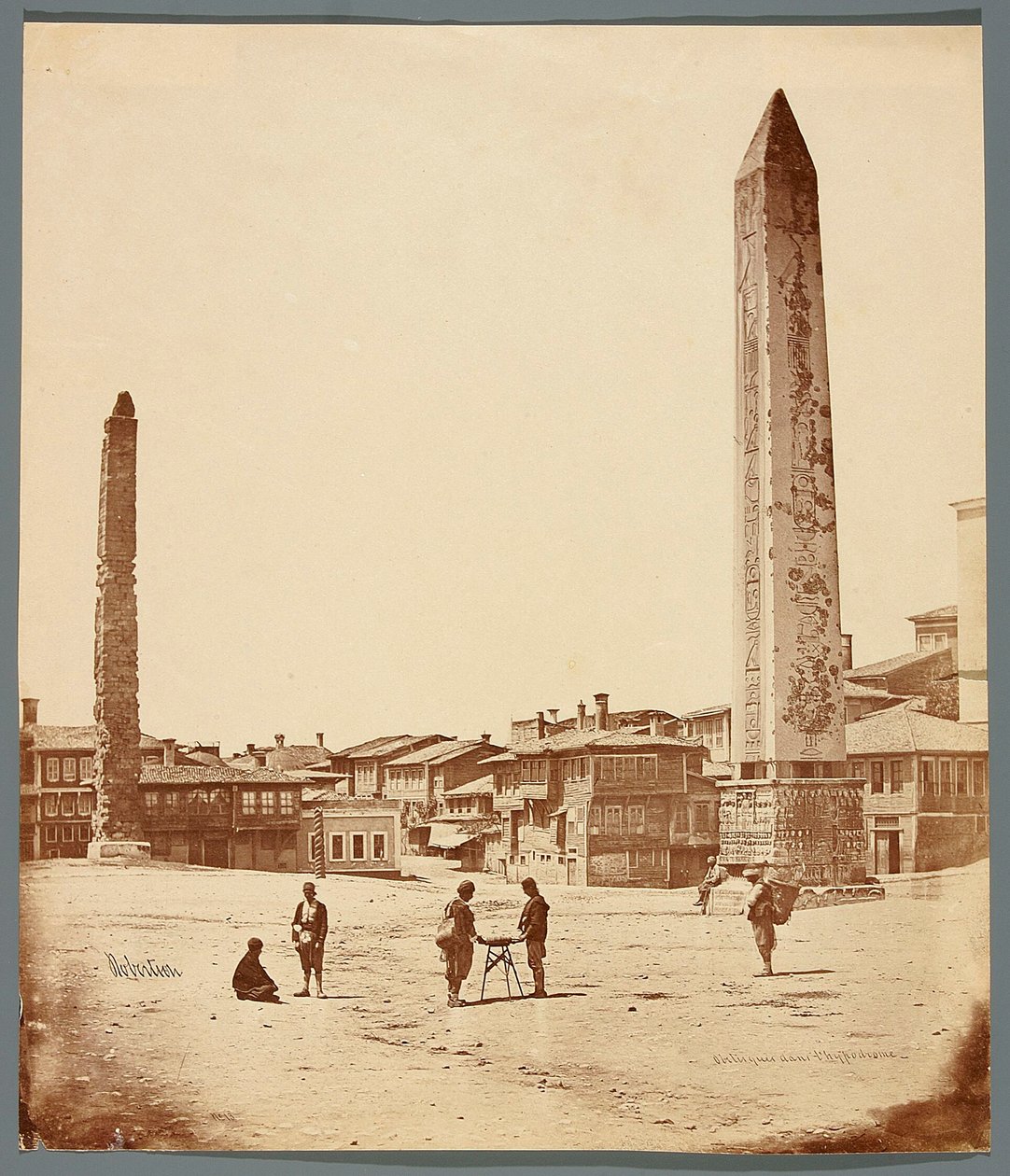 «Obelisker på hippodromen» [Istanbul. Hippodromen foran Den Blå Moské med to obelisker - i forgrunden Theodosius-obelisken] af James Robertson
