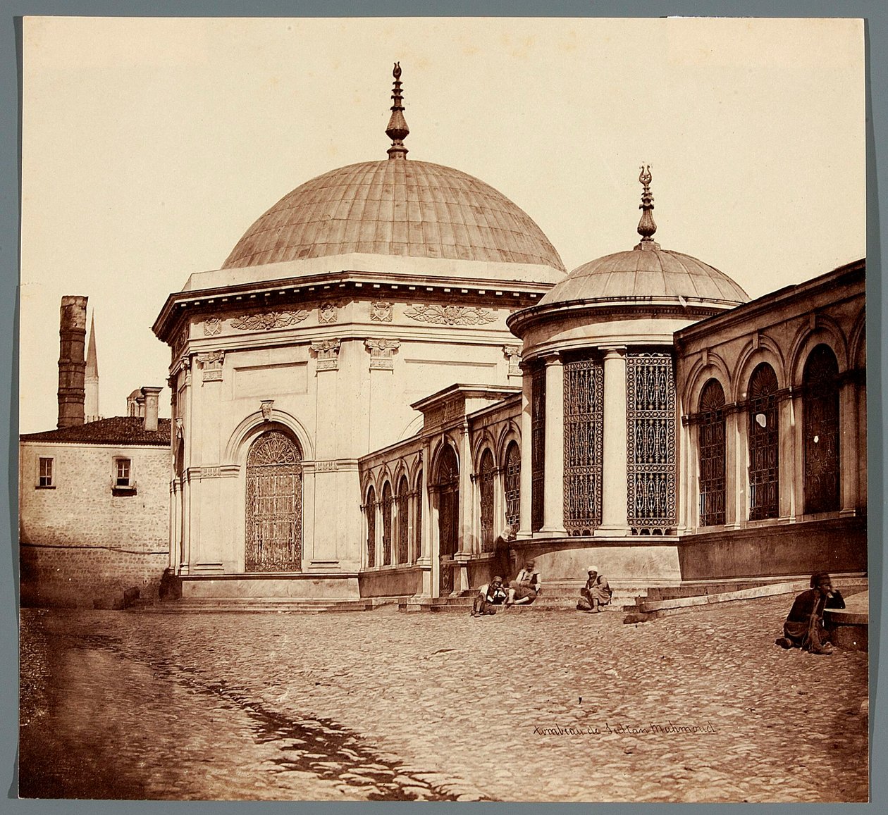 Sultan Mahmuds gravmæle [Istanbul. Sultan Mahmuds gravmæle] af James Robertson