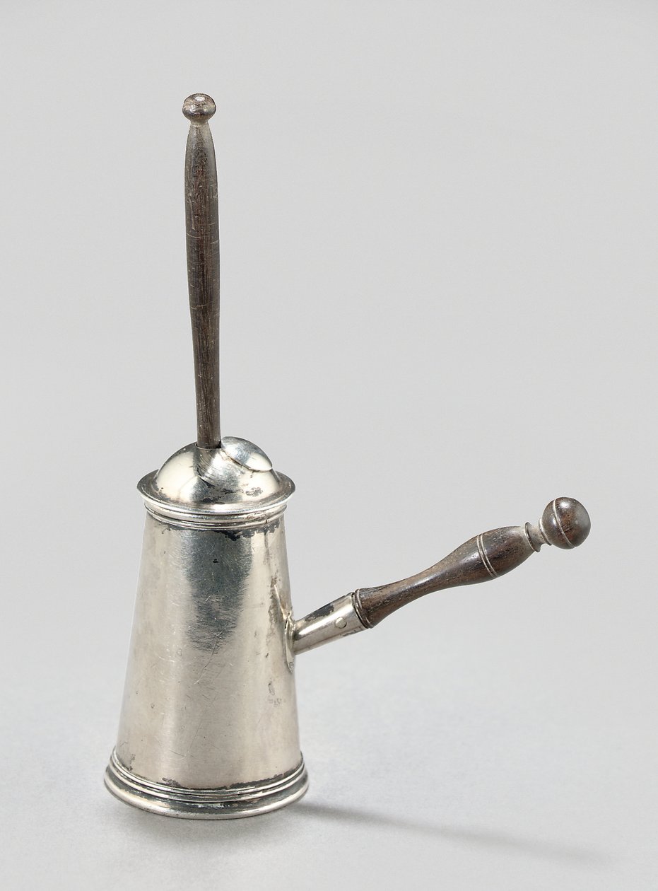 George II legetøjschokoladegryde, ca. 1730 (sølv og træ) af James Slater