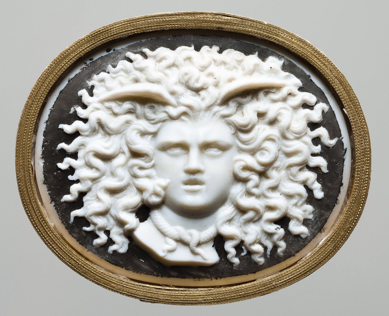 Leder af Medusa - Workshop af James Tassie (1735-1799). Farvet glas, forgyldt papir af James Tassie