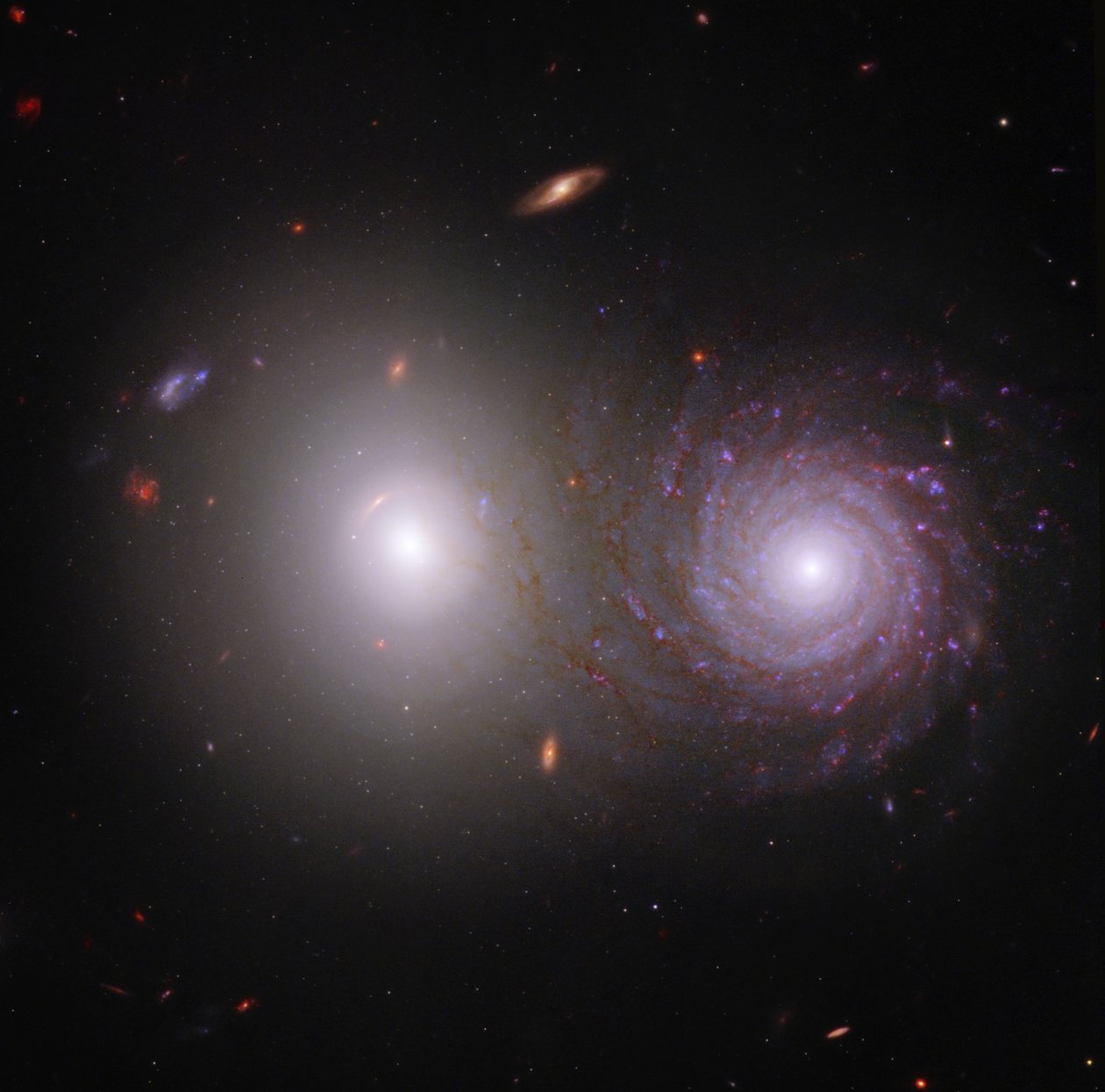 Interstellært støv i et galaktisk par af James Webb Space Telescope (NASA)