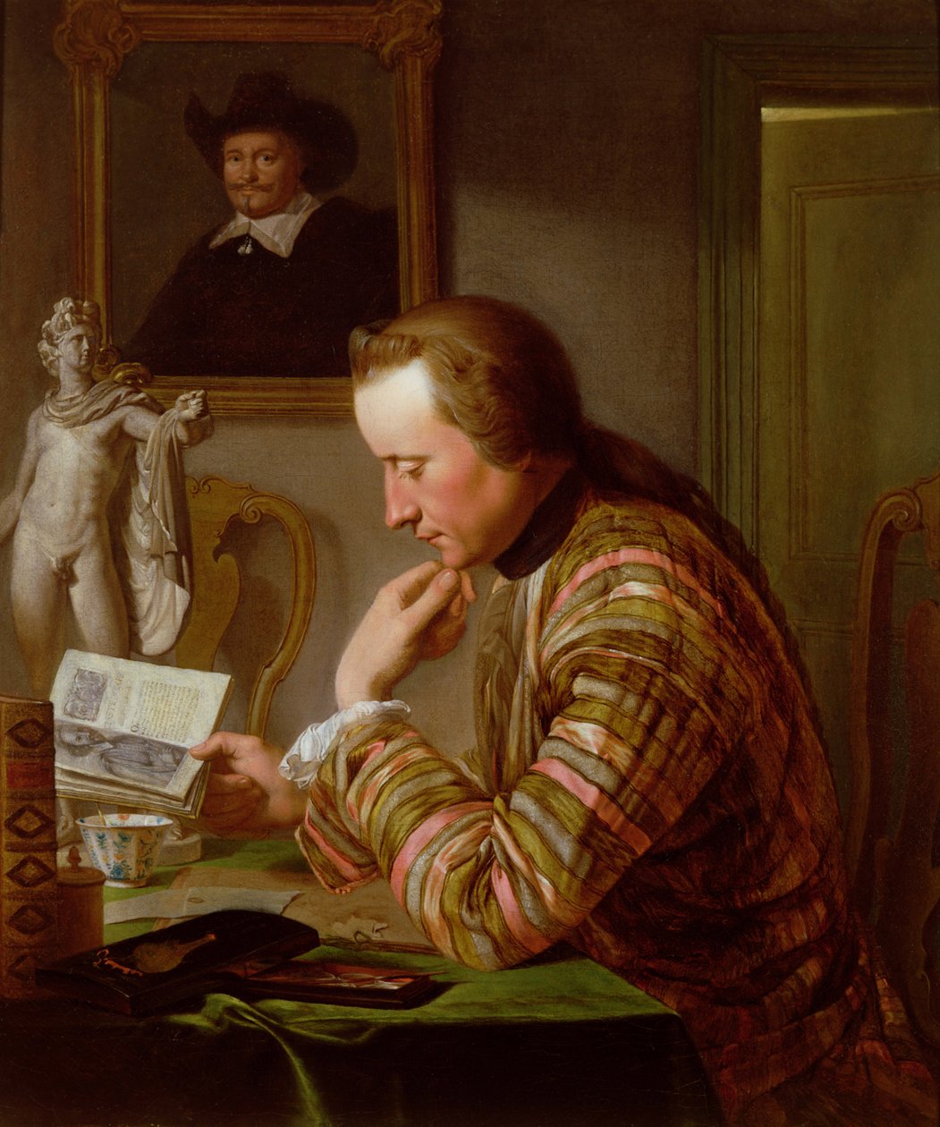 Herre læser ved et bord ved levende lys af Jan Maurits Quinckhardt