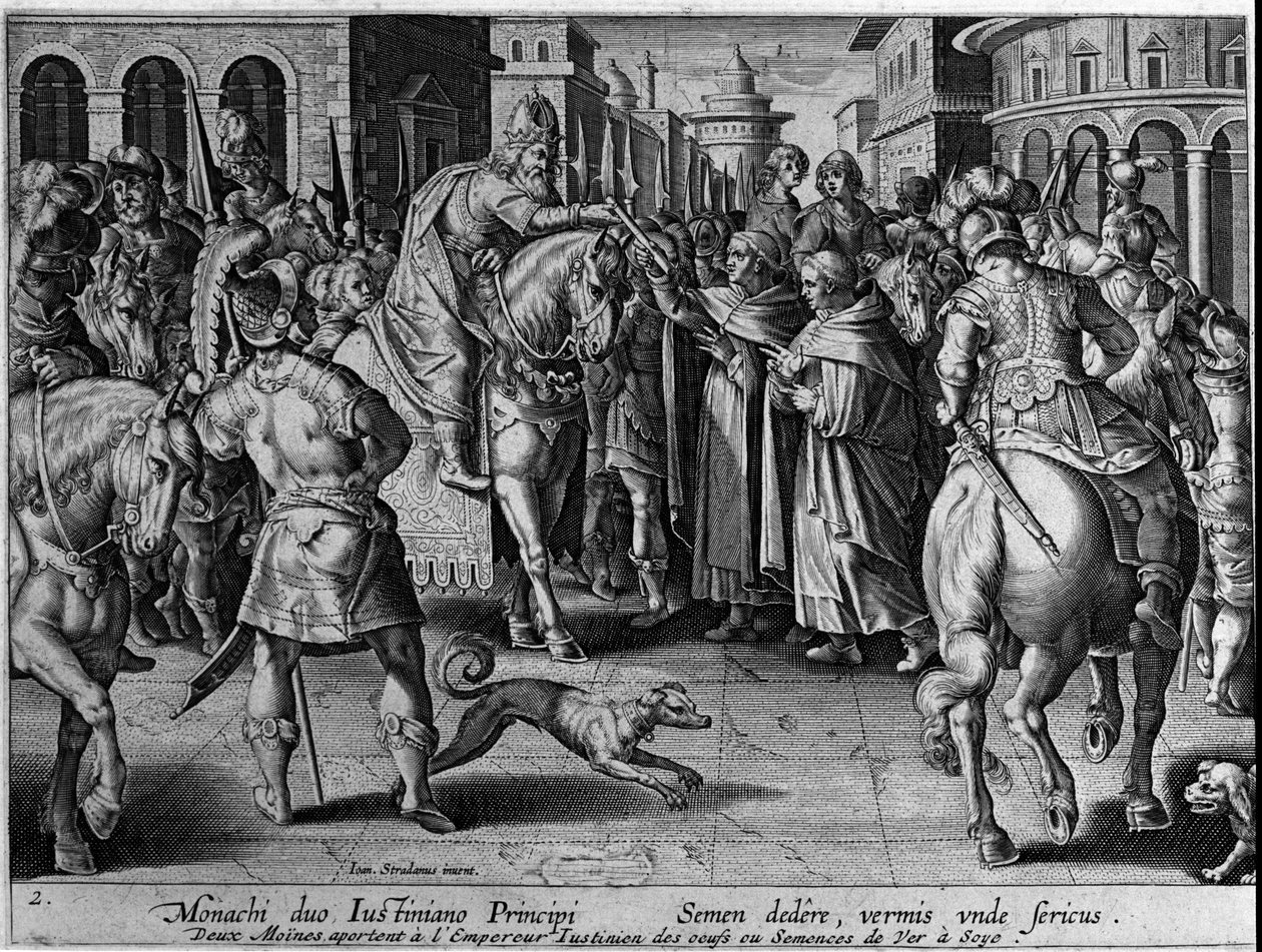 Munkene overdrog silkeorme til den byzantinske kejser Justinian I (483-565). Kejseren vil således begynde silkehandelen. Gravering af Giovanni Stradano (Jan Van Der Straet) (Johannes Stradanus) (1523-1605) 17. århundrede af Jan van der Straet